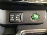 リアドアは乗り降りに便利な両側電動スライドドアです。また運転席に座っていながらスイッチ操作で自在にスライドドアを開け閉めできます。