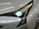 【LEDヘッドライト】悪天候や夜間走行時も良好な視界を確保し安心して運転できる高輝度LEDヘッドライトを装備!点灯速度が早く、消費電力も抑えられています。