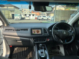 すっきりと洗練されたインパネ周りとなっております。