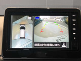 前後左右4つのカメラで、上から見たような映像をお届け、駐車時も安心、アラウンドビューモニター付(肉眼では確認し辛い左前の映像に切り替えることも可能です)。