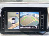 アラウンドビューモニターで、上空から見下ろしているような映像を表示します。ひと目で周囲の状況がわかるため安心です。