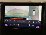 バックギアに入れると、このように後方が映し出されます!駐車の際とても安心!便利!最終確認はご自身の目と耳で必ず行ってください!