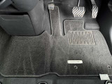 純正のフロアマット付き