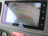 バックカメラ搭載で視界も良好です。駐車に不安のある方もご安心ください。