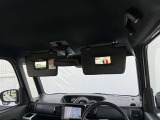 ミラー付きのサンバイザーが装備されています!