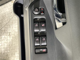 【パワーウインドウ】運転席のスイッチで、各席の窓ガラスの開閉ができます!あると便利ですよね!