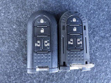 スマートキー2本揃っています。