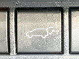 【パワーバックドア】スマートキーや運転席のボタンを押すだけでリアゲートが自動で開閉します!荷物を持っている時や、高い位置にあるバックドアを閉める際に便利な機能です♪