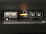 ハンドルの左下にETC2.0がついています。高速道路の料金所の通過も楽々です!。 カードの取り出しもしやすい場所についています。