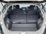 シートをすべて倒すとこんなに広々。たくさん荷物を積めます。これだけのスペースであればかなりの荷物が載せられます!