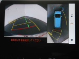 パノラミックビューモニター付きです。車両を上から見た様な映像を画面に表示。運転席からの目視だけでは見にくい、車両周辺の状況をリアルタイムでしっかり確認出来ます。
