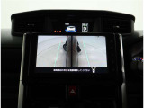 パノラミックビューモニター装備!サイドビュー・車両に取り付けたフロント、サイド、バックカメラの映像を合成して画面上に表示させることで、低速時の運転を補助する装置です。