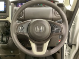 ハンドルにHondaセンシング系のクルーズコントロールやレーンキープアシストなどのスイッチと、オーディオの操作スイッチが装備されています。ハンドルから手を離さず安全に操作できます。