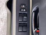 【パワーウインドウ】運転席のスイッチで、各席の窓ガラスの開閉ができます!あると便利ですよね!