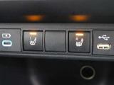 快適温熱シート(運転席・助手席)が装備され快適なドライブをサポートします。