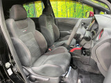 運転席シート廻りは使用感も少なく、良好な状態となっています。前オーナー様が丁寧に使っていたことがよくわかりますね。