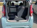 後部座席を別々に倒せばいろんなシートアレンジが出来、長い荷物もバッチリ積み込みできますよ♪