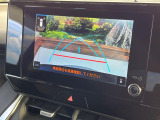 【バックカメラ】駐車時に後方がリアルタイム映像で確認できます。大型商業施設や立体駐車場での駐車時や、夜間のバック時に大活躍!運転スキルに関わらず、今や必須となった装備のひとつです!