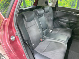 後部座席も気になるようなキズ・汚れやへたり等、大きなダメージはなく、良好な状態です。