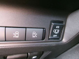 左右両側オートスライドドアです。運転席からでもスイッチひとつで開閉できるので、便利ですよ
