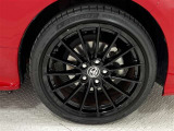 タイヤサイズは225/40R18!納車前の点検時にタイヤ交換させていただきます!純正アルミホイール!アルミホイールに小傷があります。
