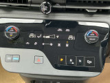 オートエアコンは、温度や風量を自動で調整してくれるため、運転に集中でき、疲労軽減にもつながります。また、車内の温度を一定に保つことで、結露やカビの発生を防ぐ効果もあります。
