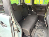 後部座席も気になるようなキズ・汚れやへたり等、大きなダメージはなく、良好な状態です。