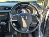 ハンドルの操作感は軽々としているため運転がしやすいです!