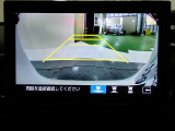 バックも安心のリアカメラ付いています。リアカメラがあると、いつでも安全にバックできますね。死角も減ります。3ビュー切り替え、ガイド線表示なので便利です。