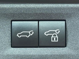【パワーバックドア】スマートキーや運転席のボタンを押すだけでリアゲートが自動で開閉します!荷物を持っている時や、高い位置にあるバックドアを閉める際に便利な機能です♪