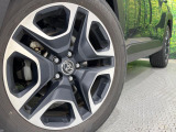 【純正18インチアルミホイール】外観にマッチした純正アルミホイールを装着しております。各種社外アルミホイールや、スタッドレスタイヤも取扱いしております。是非ご相談ください♪