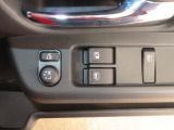 電動格納ミラーあり。駐車の時に便利です。パワーウインドウも付いてます。