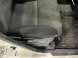 痛みの出やすい運転席シートの角、フロアマット、座面、ともに良好です
