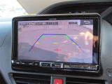 バックガイドモニターで、後方を確認しながら安心して駐車することができます。運転初心者も熟練者も必須の機能ですよ!