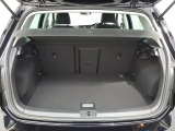 充分な容量を確保したトランクルームは、後席を倒せばさらに大きな荷物も収納可能です。