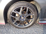 ニスモ専用の17インチアルミホイールが装備されております♪