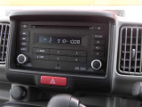 純正CD一体 AM/FM電子チューナーラジオを装備しております♪