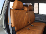 全席にクラシックキャメルシートカバーが装着済みなので、車内も雰囲気良く仕上がってます♪