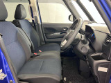 ゆったりと座れる運転席シートですのでストレスなく運転が出来ますよ!