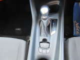 操作しやすくフロアシフト!オートパーキングブレーキでかけ忘れがありません。