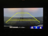 【バックカメラ】運転が苦手な方も車庫入れラクラクです!ギアをリバースに入れれば自動的に切り換わりますので、面倒な操作は不要です♪狭い駐車場もお車を傷つけず安心ですね!
