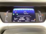 デジタル表示のスピードメーターとタコメーター、燃費やオドメーターなどの表示の他に、ホンダセンシング機能などの表示もできる多機能なマルチインフォメーション・ディスプレイです。