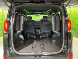 後席を格納すると、これだけの広さが!シーンに合わせたシートアレンジで、大きな荷物も積むことが出来ます♪