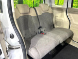 後部座席も気になるようなキズ・汚れやへたり等、大きなダメージはなく、良好な状態です。