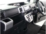 ゆとりある広々とした車内空間は、ドライブを始め買い物やレジャーなど、幅広く活躍します。一人でもみんなとでもお出かけを楽しみましょう!