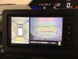 【パノラマモニター】車両周囲を上から見下ろしたような映像を表示。正確なモニタリングが可能になり、駐車時・幅寄せをアシストします!