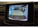 後方確認がしやすいバックカメラを装備。ガイドライン表示付きで、駐車時の安全確認をサポートします。