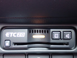 ■【ETC車載器】が装備されています。セットアップをしてお渡しとなり、ETCカードを差し込むだけで高速道路の利用が可能です。