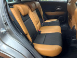 後部座席も気になるようなキズ・汚れやへたり等、大きなダメージはなく、良好な状態です。