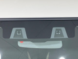 【スズキ セーフティサポート】走行中に前方の車両等を認識し、衝突しそうな時は警報とブレーキで衝突回避と被害軽減をアシスト。より安全にドライブをお楽しみいただけます。